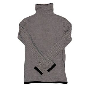 Title Nine Women’s Black & White Striped Synergy Turtleneck Layering XS runs big